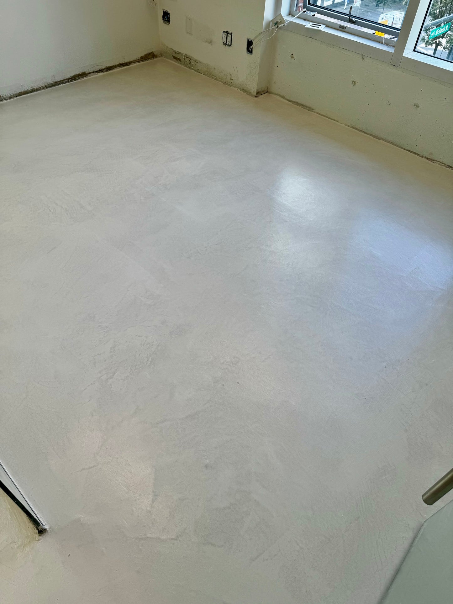 Microcement Floor and Venetian Plaster Ceiling Course